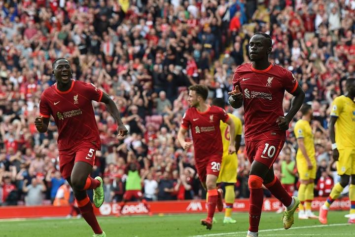 Liverpool lên đầu bảng, Arsenal thắng trận thứ hai nhờ siêu phẩm đá phạt