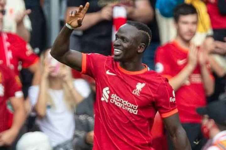 Liverpool thắng dễ, Mane đi vào 'ngôi đền 100'