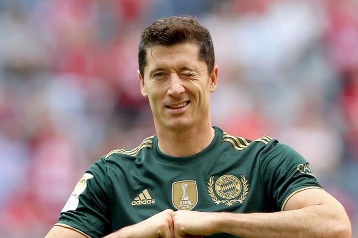 Lewandowski lập kỷ lục trong trận thắng 7-0 của Bayern