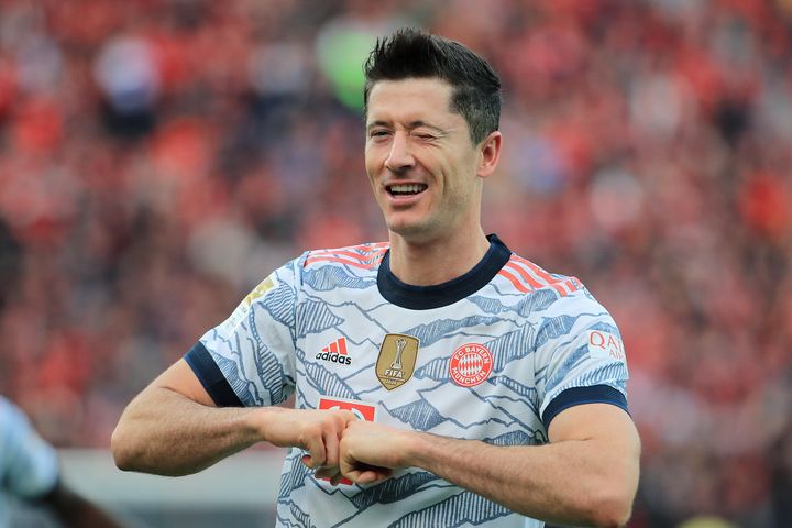 Lewandowski lập cú đúp trong chiến thắng 5-1 của Bayern