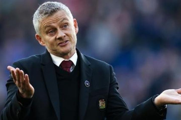 Ole Gunnar Solskjaer chưa bị sa thải dù M.U thua bạc nhược