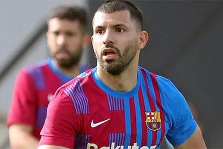 Aguero được HLV Koeman đăng ký cho trận Barca vs Valencia