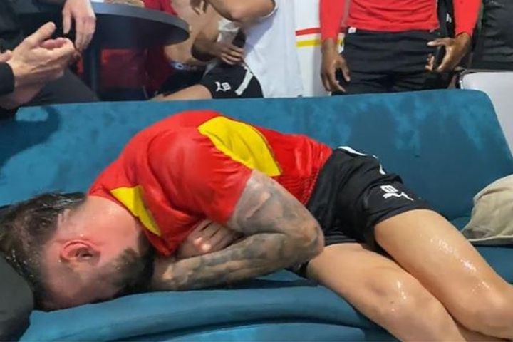 Cầu thủ khóc khi lần đầu lên tuyển Pháp