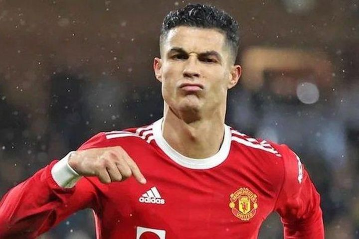 Báo Anh: Ronaldo quyết ở lại MU