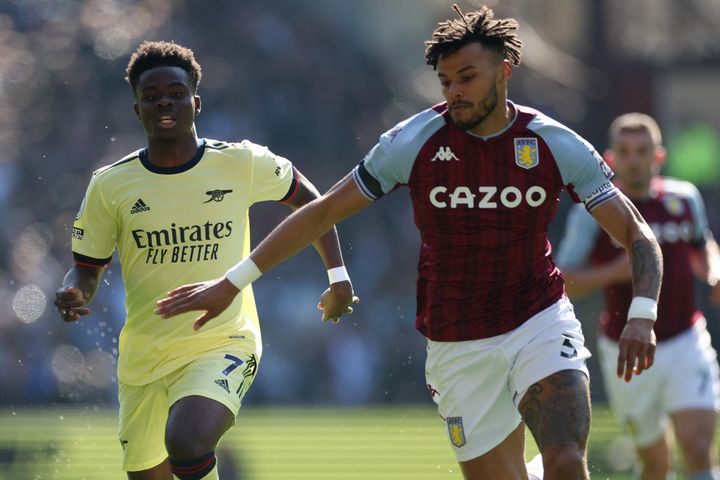 Arsenal tạo khoảng cách 4 điểm với MU