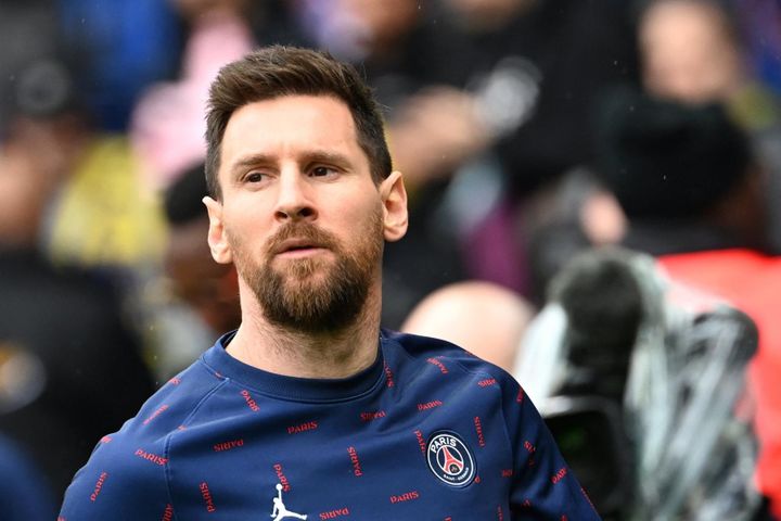 Dani Alves: 'Messi đang không thực sự hạnh phúc tại PSG'