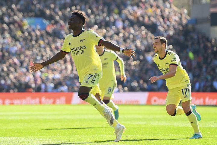 Saka lập đại công, Arsenal cho MU 'ngửi khói'