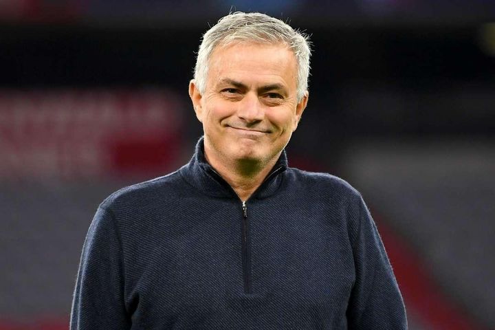 Mourinho đáp trả ngoa ngoắt khi bị chê bai trước trận derby thành Rome