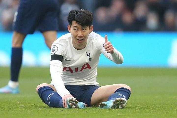 Son Heung-min bị chế nhạo vì ăn vạ