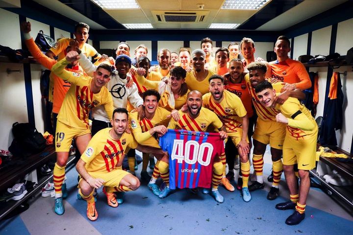 Cầu thủ Barca ăn mừng như thể vô địch sau trận thắng Real