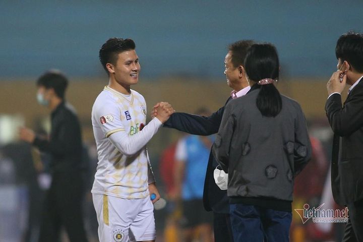 Hé lộ đội bóng nước ngoài Quang Hải sắp đầu quân; Nhật Bản gặp tổn thất lớn trước trận gặp Việt Nam