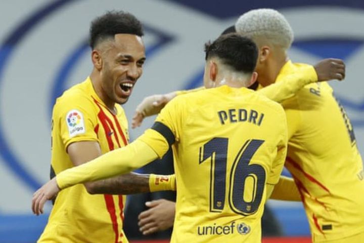 Barcelona vùi dập Real 4 - 0 ngay tại Bernabeu