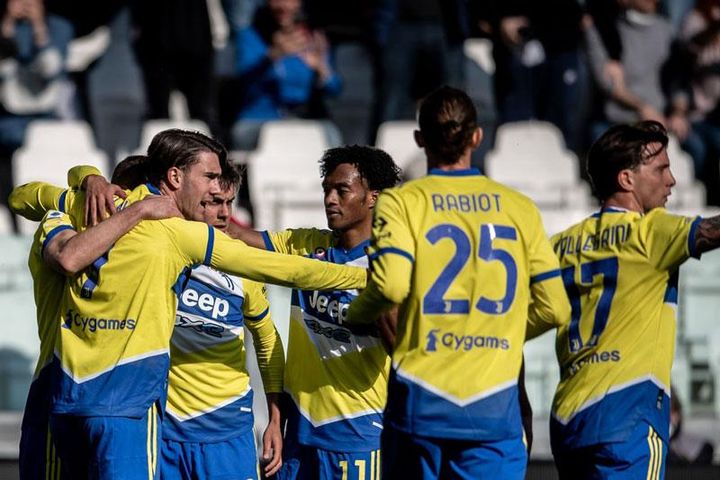 Song sát Dybala - Vlahovic nổ súng, Juventus nuôi hy vọng vô địch