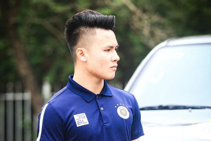Cuộc làm giá ồn ào của Quang Hải với Hà Nội FC: Bầu Hiển trả nhiều tiền sẽ 'quay xe'?