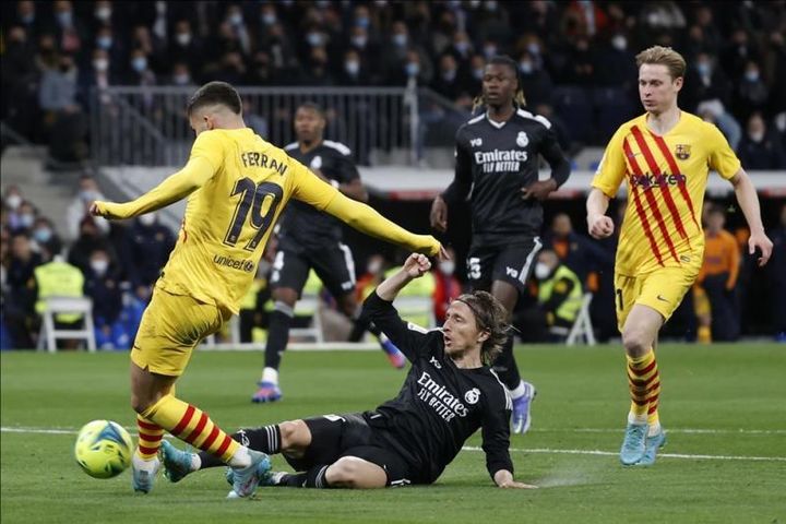 Barcelona đè bẹp Real Madrid ngay thánh địa Bernabeu