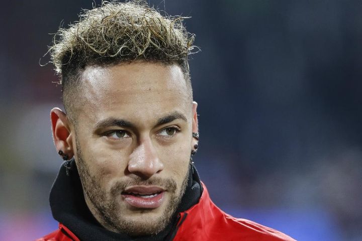 Nhà báo Pháp: 'Neymar thường say xỉn và lười tập'