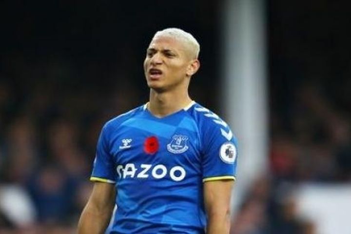 Chuyển nhượng cầu thủ Man Utd: Inter Milan mời Cavani; Rangnick cần Richarlison; Ronaldo ra điều kiện ở lại