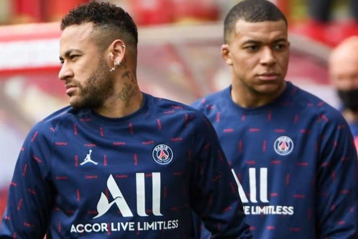 Phòng thay đồ PSG chia phe cánh, căng thẳng đáng sợ