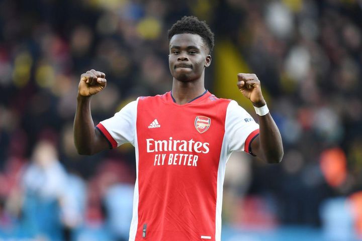 Arsenal tính tăng lương gấp 4 cho Saka