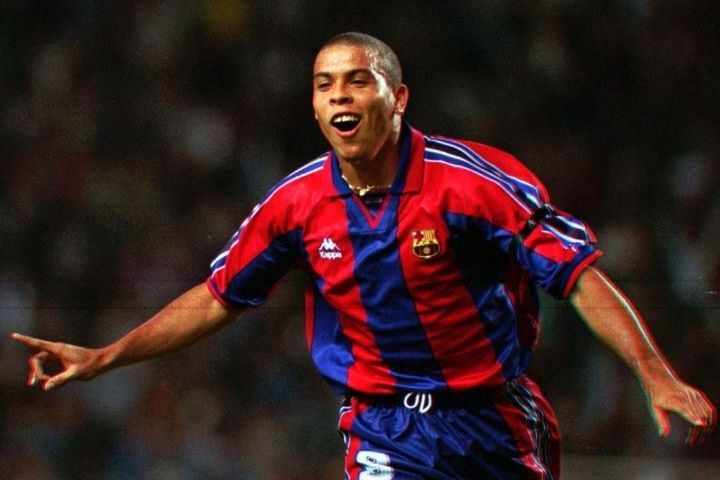Ronaldo 'béo' ca ngợi Barca của Xavi