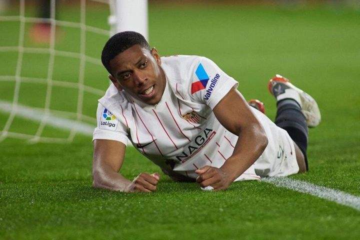 Rời MU, Martial vẫn bị la ó vì thái độ thi đấu