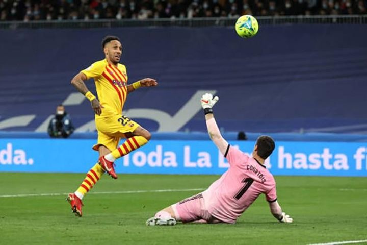 Aubameyang hạnh phúc bên Barcelona