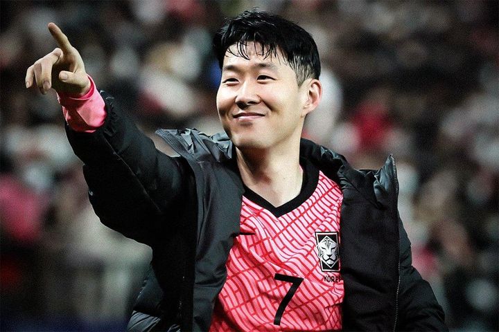 Son Heung-min sút xa ghi bàn trước tuyển Iran