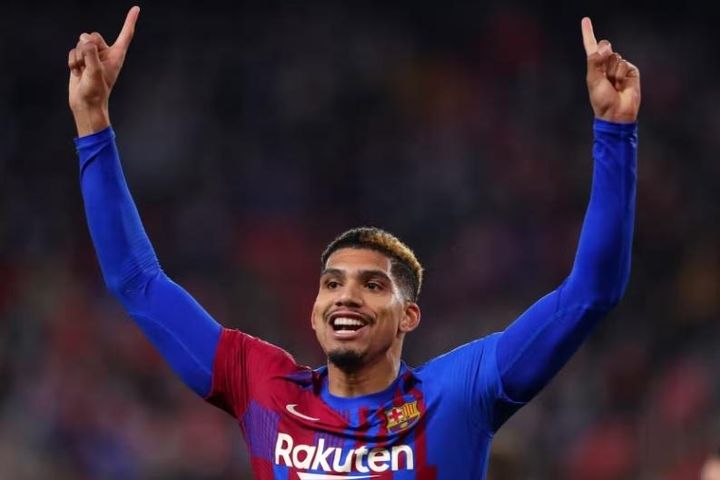 MU nhận tin vui Araujo, Man City lấy sao Sporting