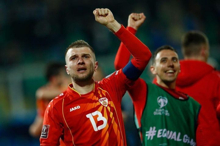 Cầu thủ Bắc Macedonia khóc sau trận thắng Italy
