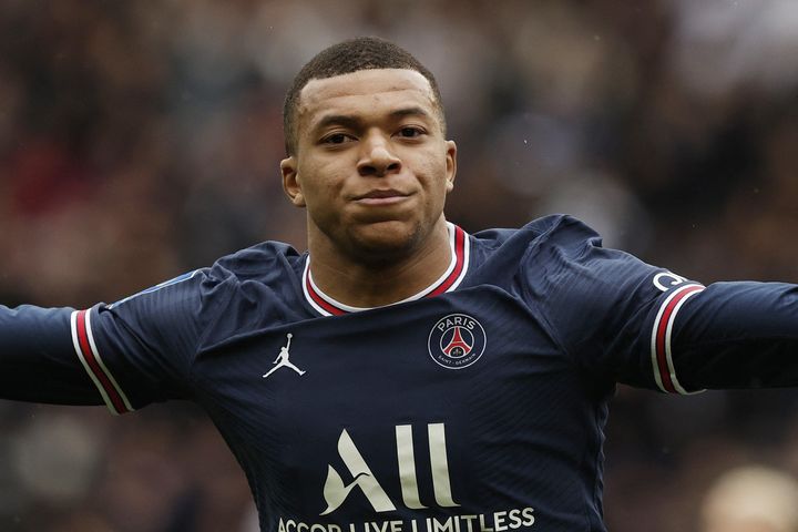 L'Equipe: 'Mbappe lắng nghe đề nghị từ Barca'