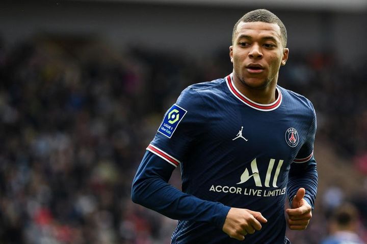 Cập nhật chuyển nhượng cầu thủ: Barca liên hệ gia đình Mbappe; MU chiêu mộ Joao Felix; Juventus xác nhận chia tay Dybala