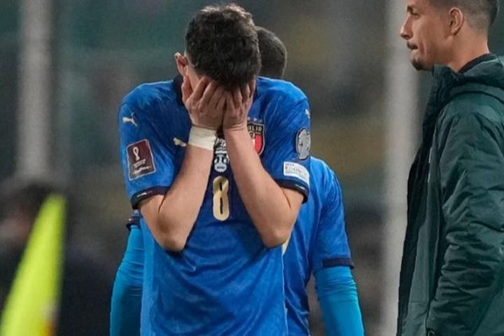 ĐT Italia lỡ hẹn với 2 kỳ World Cup liên tiếp: Xứng đáng ngồi nhà