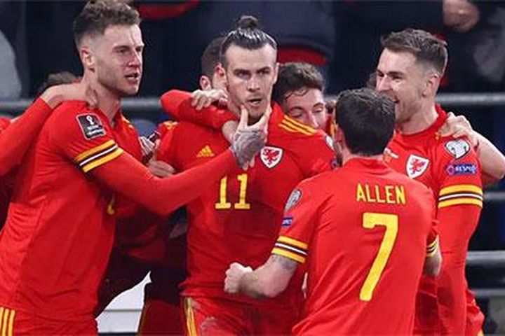 Bale đáp trả khi bị gọi là 'ký sinh trùng'
