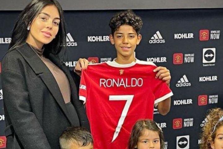 Ronaldo Junior thể hiện kỹ thuật qua người