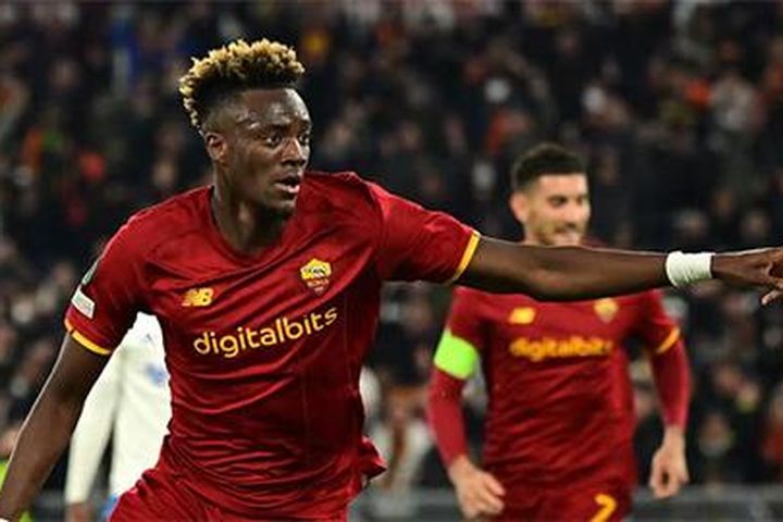 MU và Arsenal theo đuổi Abraham