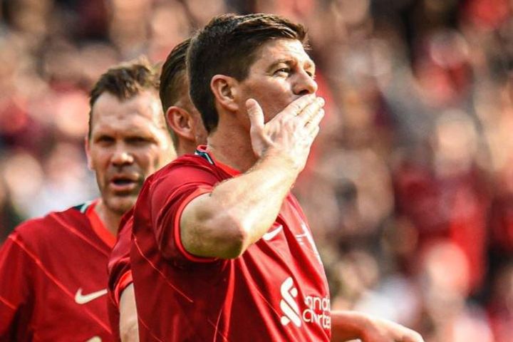 Gerrard ghi bàn trong ngày trở lại Anfield