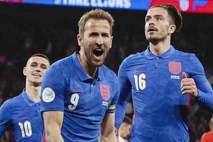 Harry Kane cân bằng kỷ lục ghi bàn của huyền thoại M.U