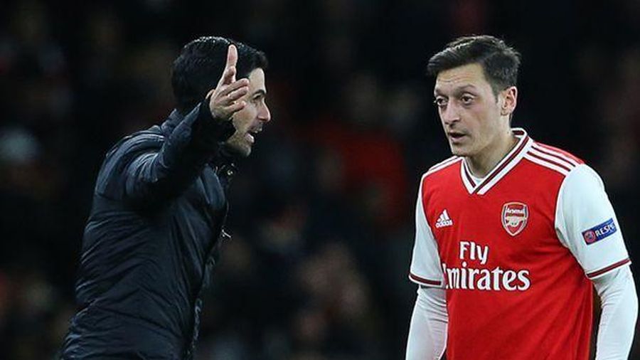 Arsenal phải 'đền' hơn 7 triệu bảng để tiễn Mesut Ozil