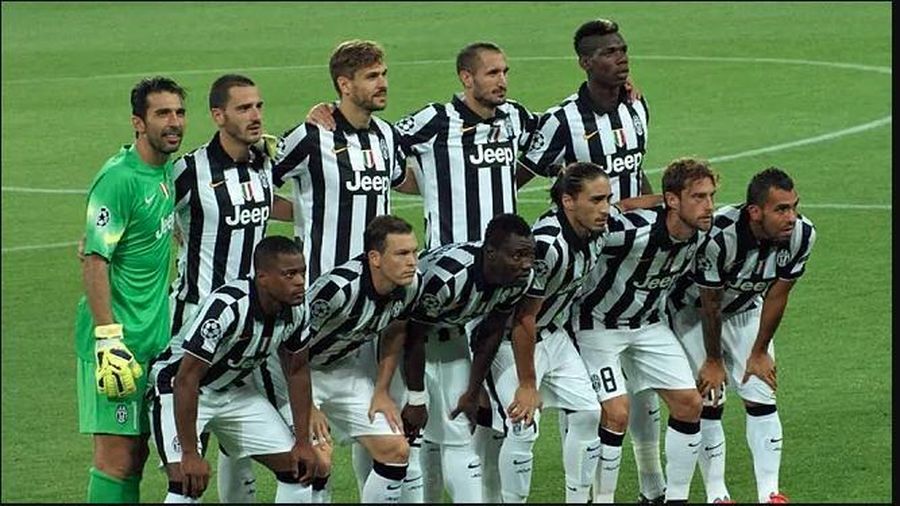 Cựu sao Juventus học nghề... sửa đồng hồ