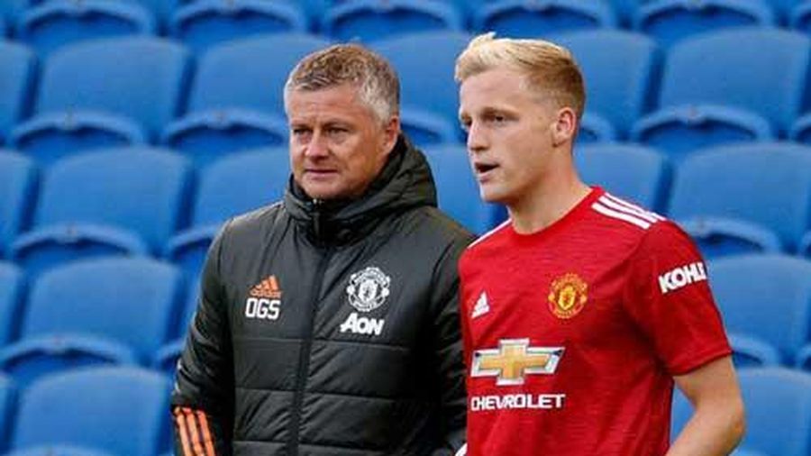 Solskjaer cần thử nghiệm mới nơi hàng tiền vệ để 'cứu' Van de Beek