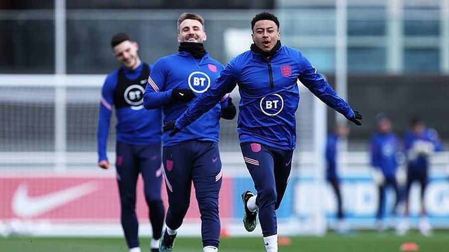 MU ký hợp đồng mới với kẻ bị ruồng bỏ