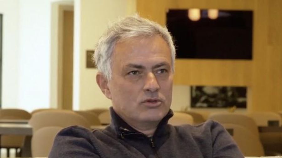 Mourinho giận dữ tìm 'con sâu' trong phòng thay đồ Tottenham