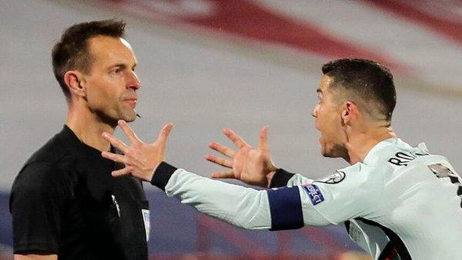 Trọng tài lên tiếng sau khi không công nhận bàn thắng của Ronaldo