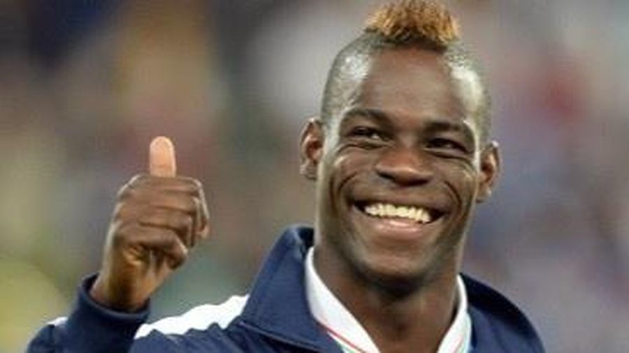 Keisuke Honda kể lý do Balotelli lụn bại