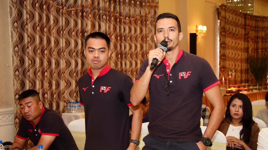 HLV Mauro của PVF nói về Bồ Đào Nha bị đánh cắp trận thắng