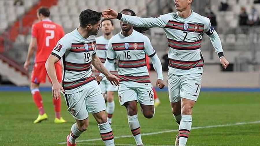 Giải cơn khát bàn thắng, Ronaldo tiến sát kỷ lục ghi bàn mọi thời đại