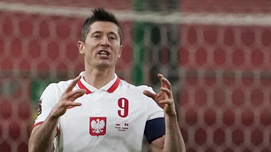 Bayern Munich nhận tin sét đánh, mất Lewandowski ở đại chiến PSG