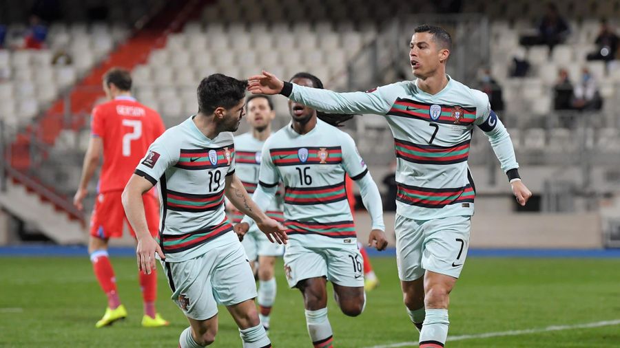 Bỉ, Hà Lan đua nhau 'phá lưới,' Ronaldo giúp BĐN thắng ngược