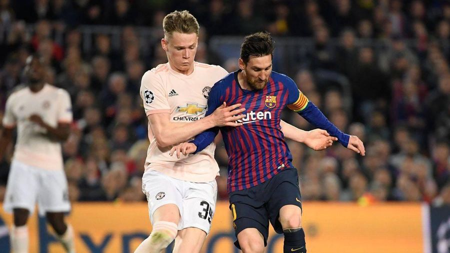 Tiền vệ M.U vật vã săn áo đấu của Messi