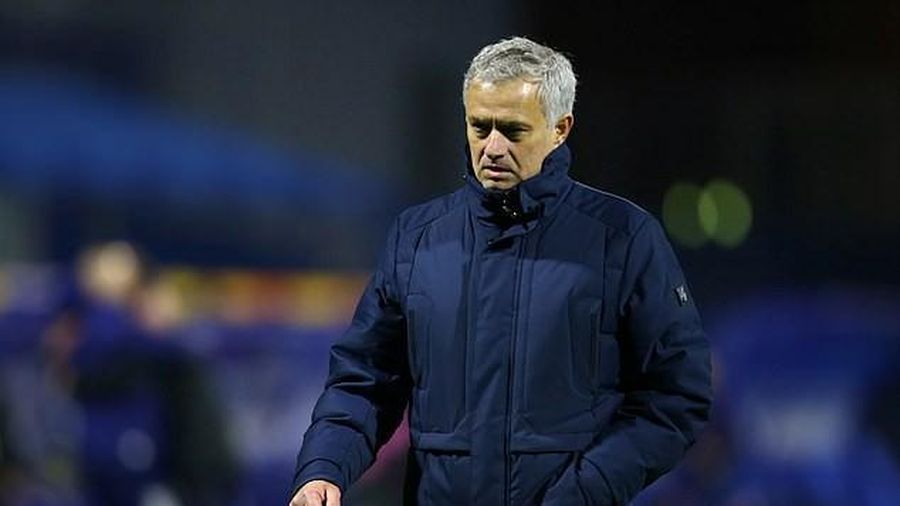 Mùa hè kỳ lạ của Jose Mourinho